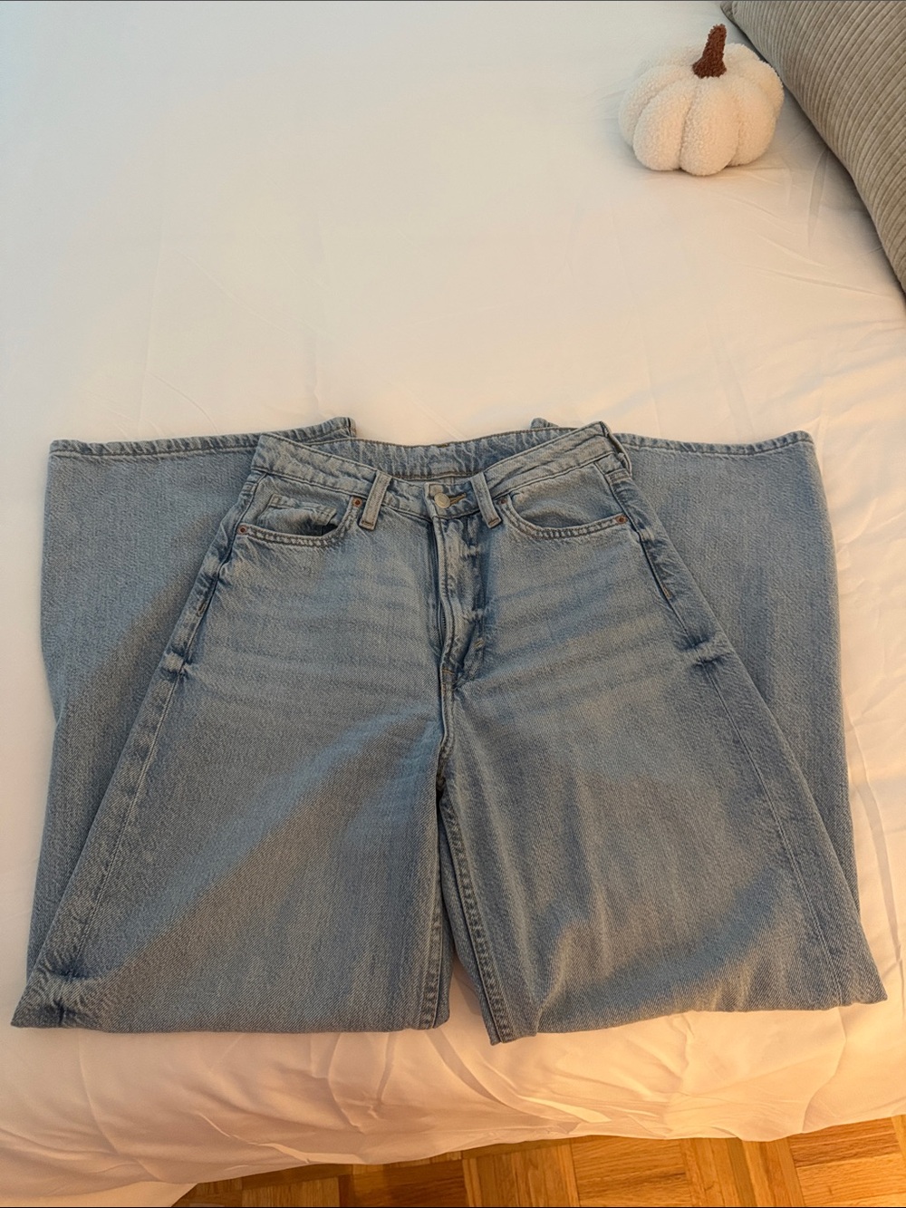 H&M Light Wash Women’s Jeans - Classic High-Rise Style Size 2